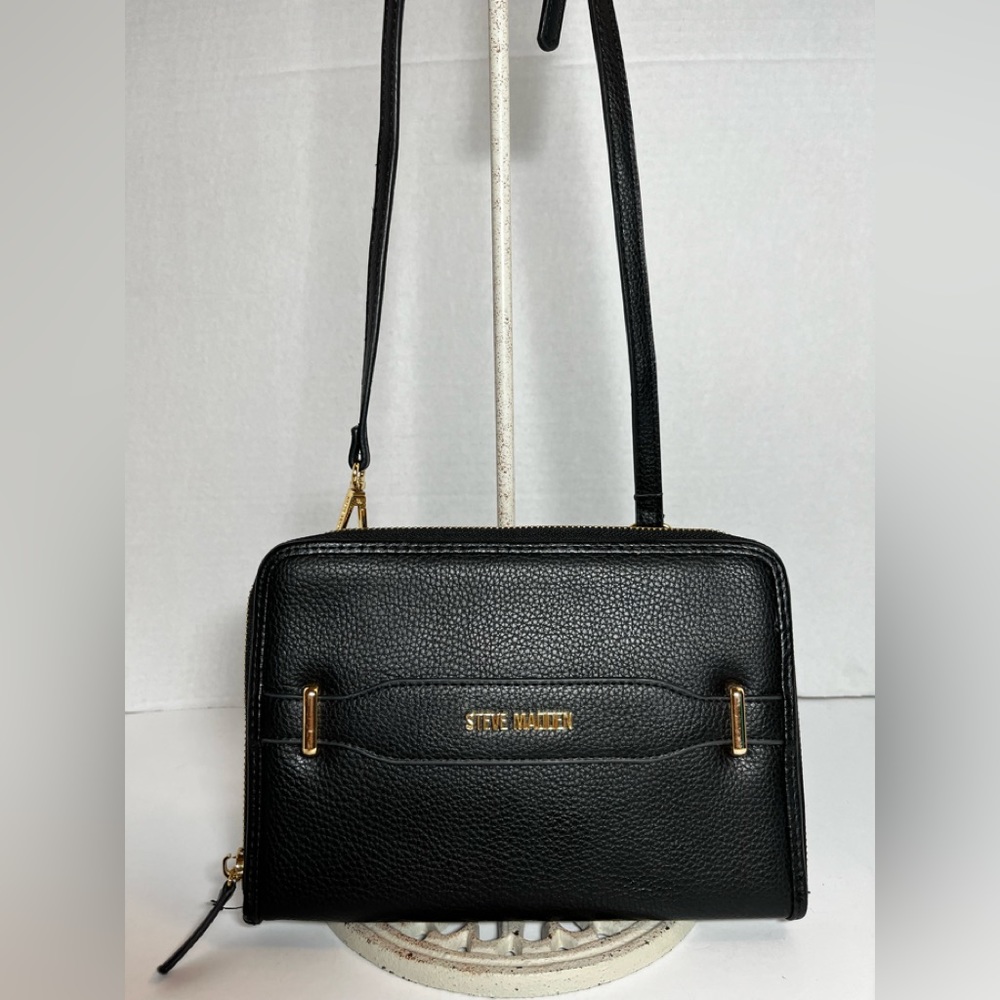 Steve Madden bgreer wallet on a string
